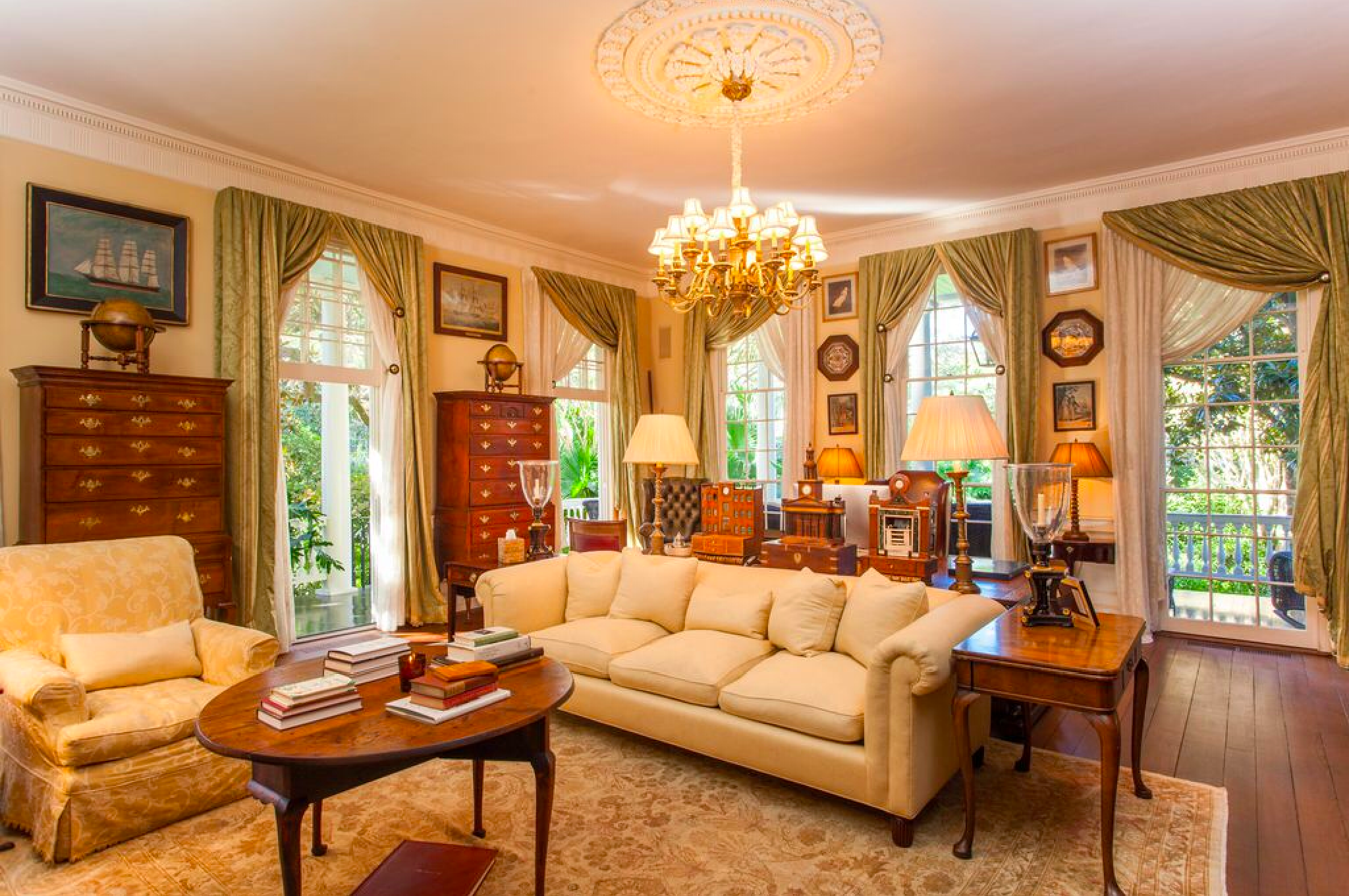 Traditional southern living room
