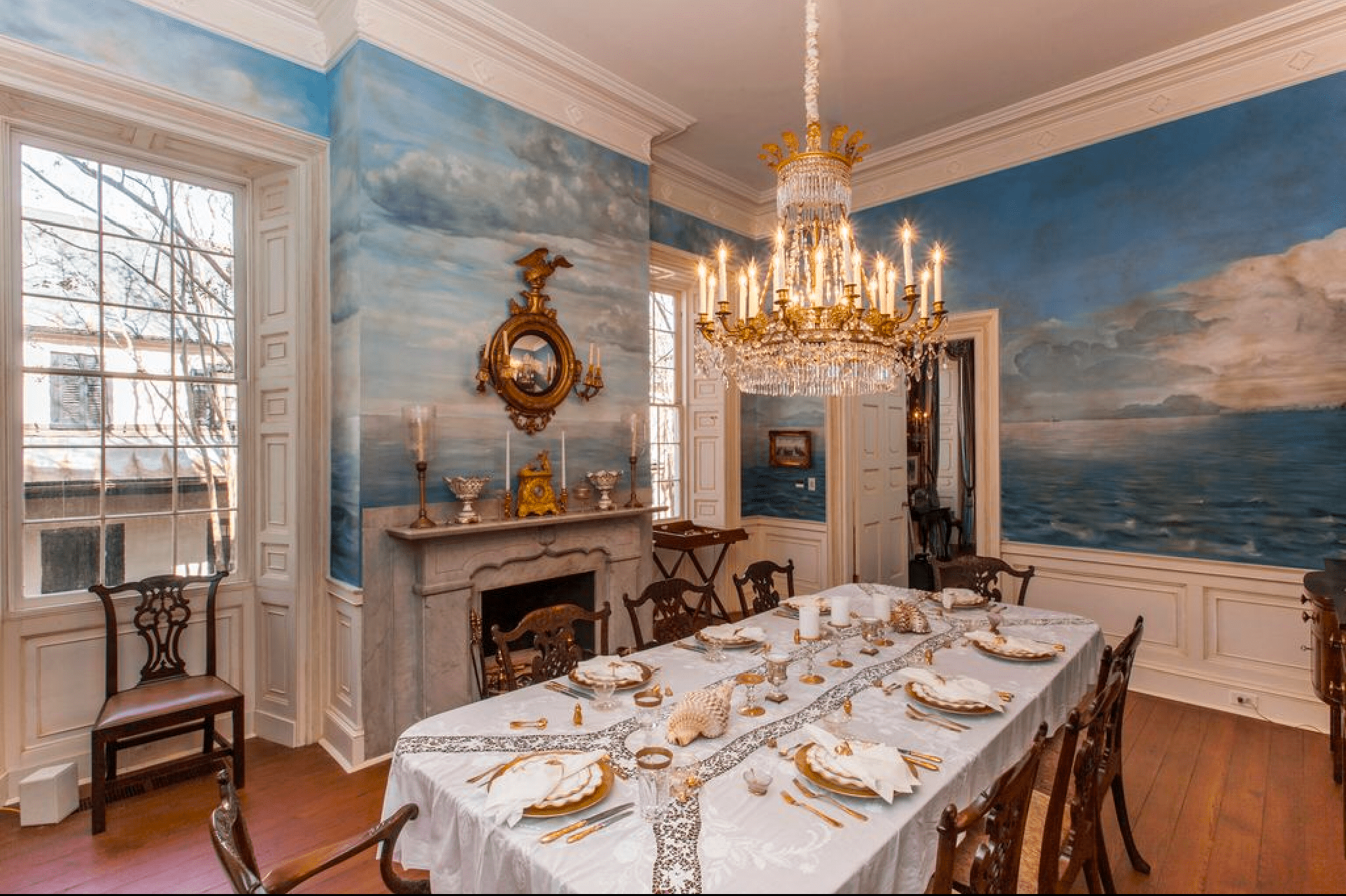 Southern dining room with hand painted mural