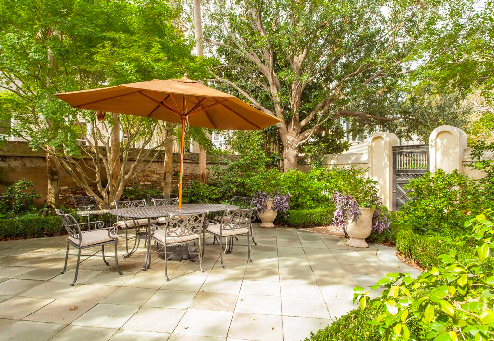 Outdoor patio with garden wall in Charleston