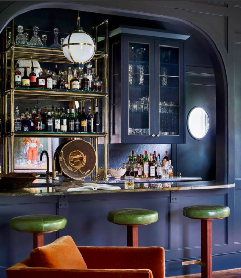 Home bar by @meredithmcbrearty and @eleanor_roper_interiors_style